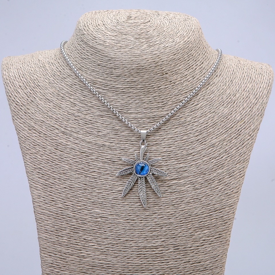 Pendant 'Hemp Leaf with Dragon Eye' 38×55 mm on a chain, length 65 cm, color: Silvery metal