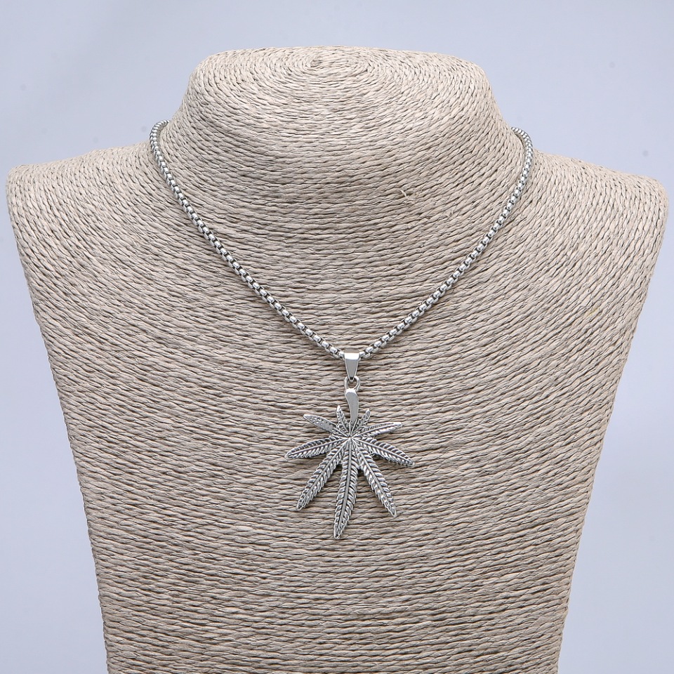 Pendant 'Hemp' 55x35 mm on a chain, length 70 cm +/- silver-tone metal