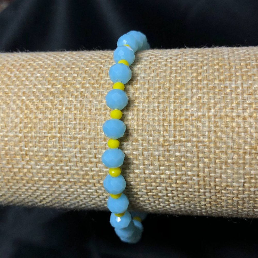 Elastic bracelet with Czech crystal Ukraine faceted rondel, diameter 6x4 mm, length 18 cm +/-