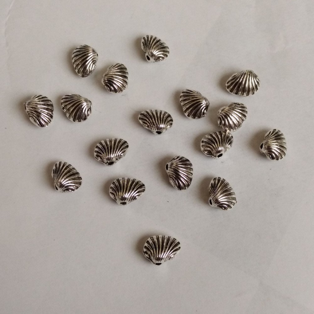 Shell Findings 10×9 mm, pack 20 g, approx. 16 pcs