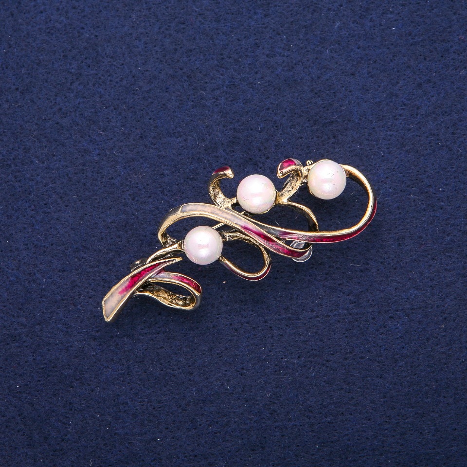 Brooch Sprig with Majorca Pearls and Burgundy Enamel, Golden Metal 24x60 mm