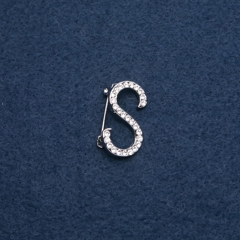 Brooch with initial 'S', 28x17mm, silver color