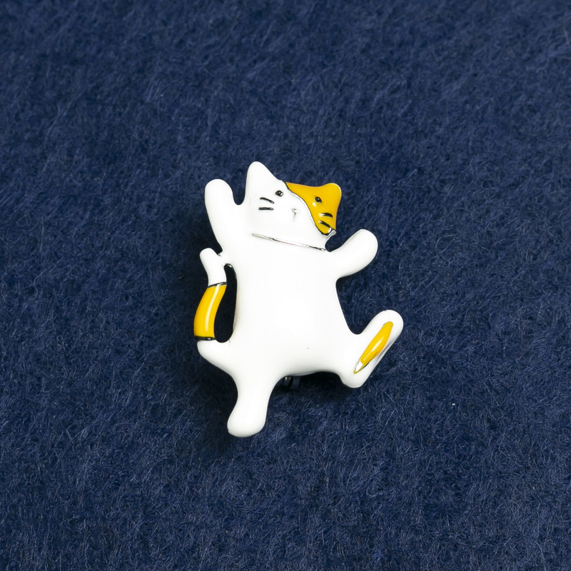 Brooch Kitty silver-toned metal and enamel 25x22mm +