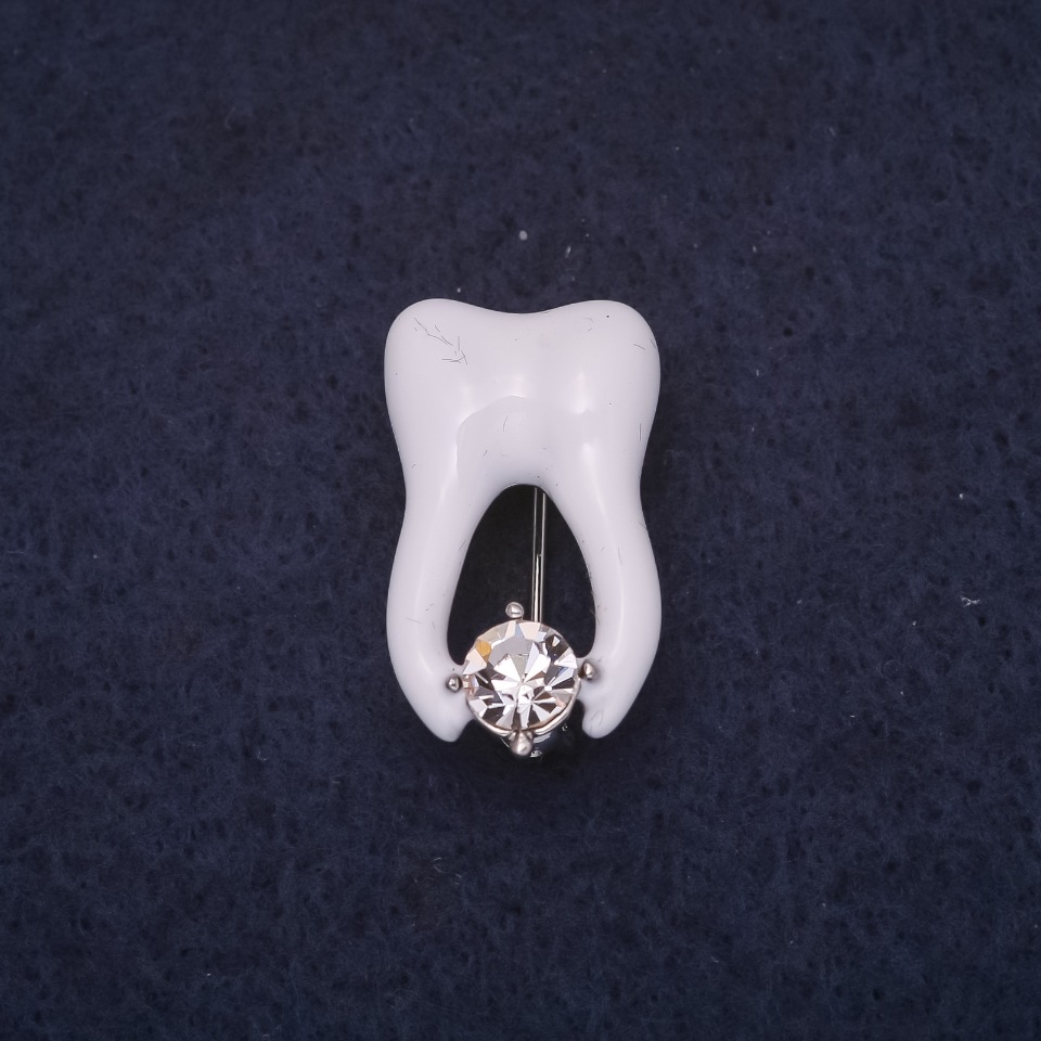 Tooth Brooch 25x15 mm, White Enamel, Silver Metal