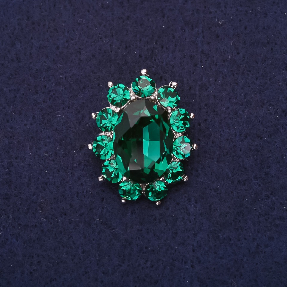 Brooch 'Accent' with emerald-green marquise-cut stone, silver-colored metal, 30x24 mm
