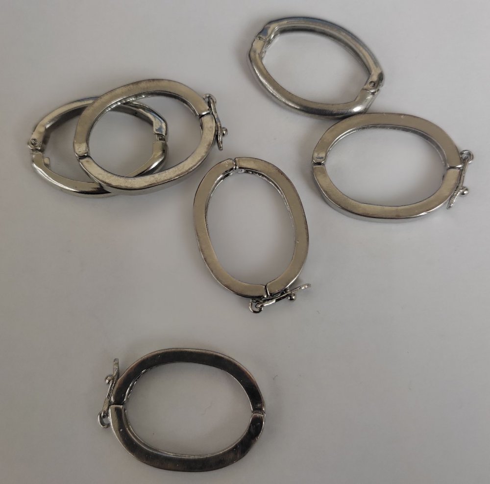 Latch pendant hardware in metal color "silver" 29x21mm