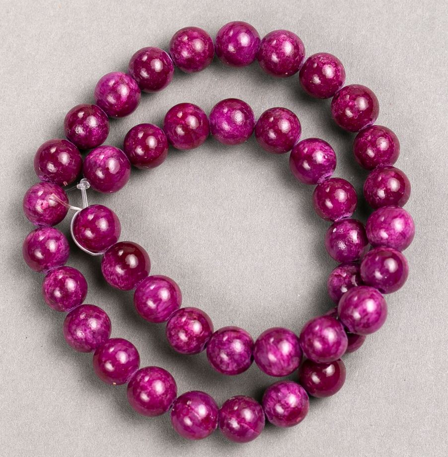 Raspberry-tinted acrylic beads on beading thread, smooth round beads, diameter 10.5 mm, length 40 cm
