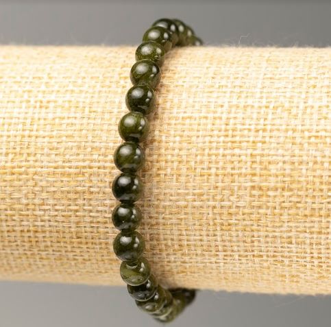 Elastic bracelet with dark green dyed quartz beads (acrylic), bead diameter 6.5 mm, length 18 cm