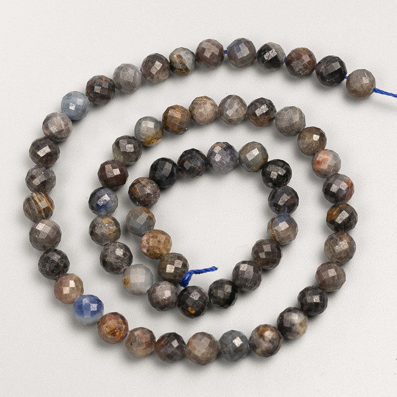 Beads of natural stone: Dichroite (iolite), faceted round bead on a thread, diameter 6.5 mm, length 39 cm