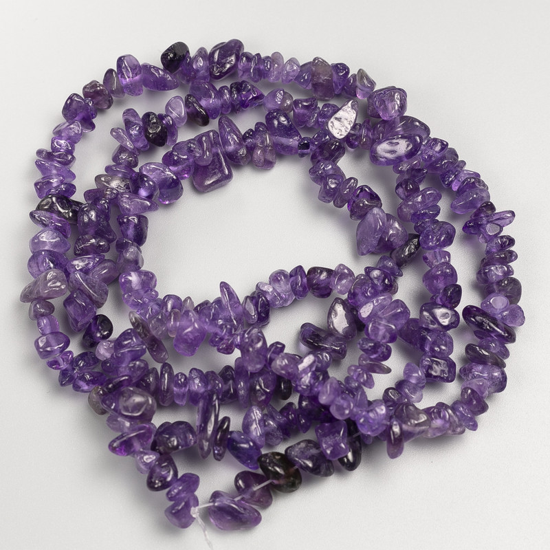 Amethyst chip beads on a long thread, diameter 7–10×3–5 mm, length 85 cm