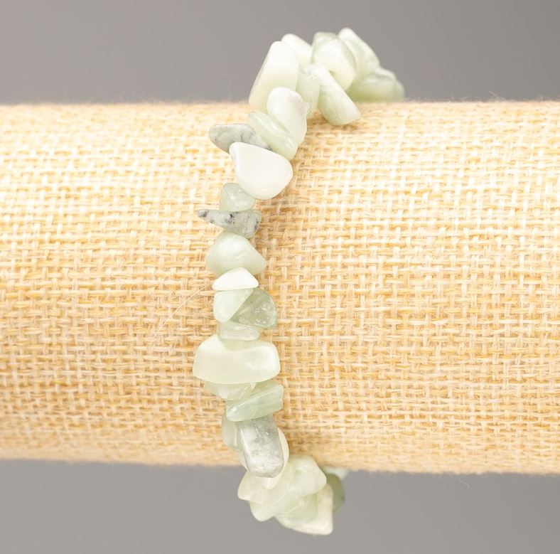 Onyx natural stone chip bracelet, chip sizes 14.5×4–7×3 mm, length 18 cm on elastic