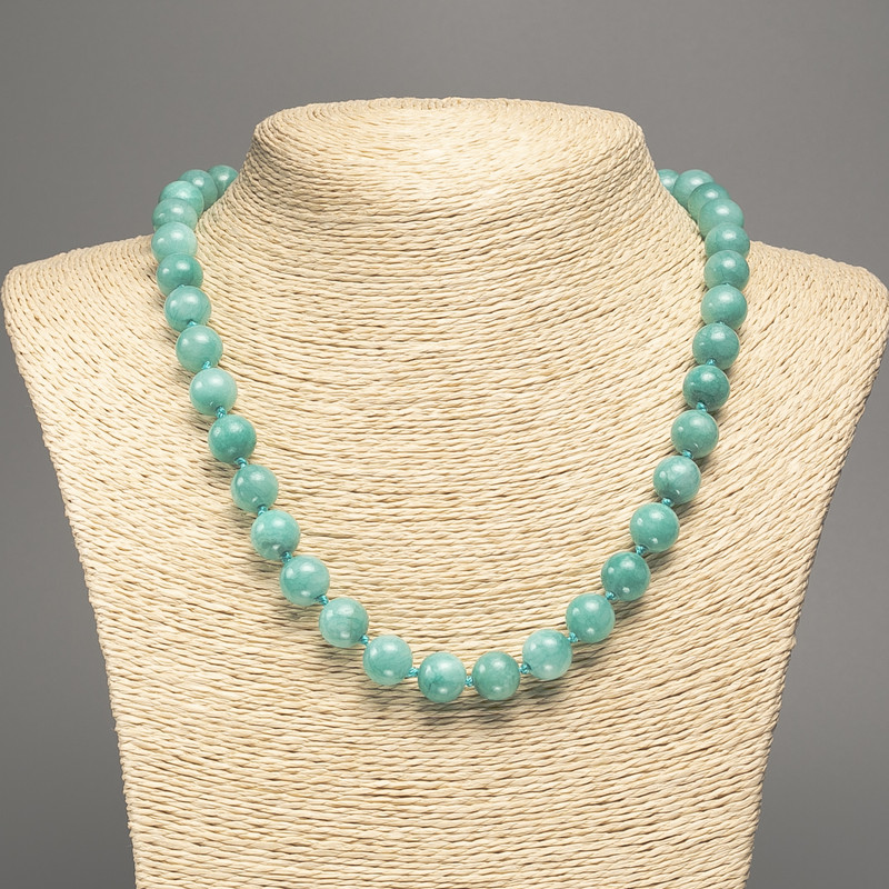 Necklace in light-green 'Aquamarine', smooth beads, 10 mm diameter ±, length 50 cm ±, made of synthetic-dyed white nephrite