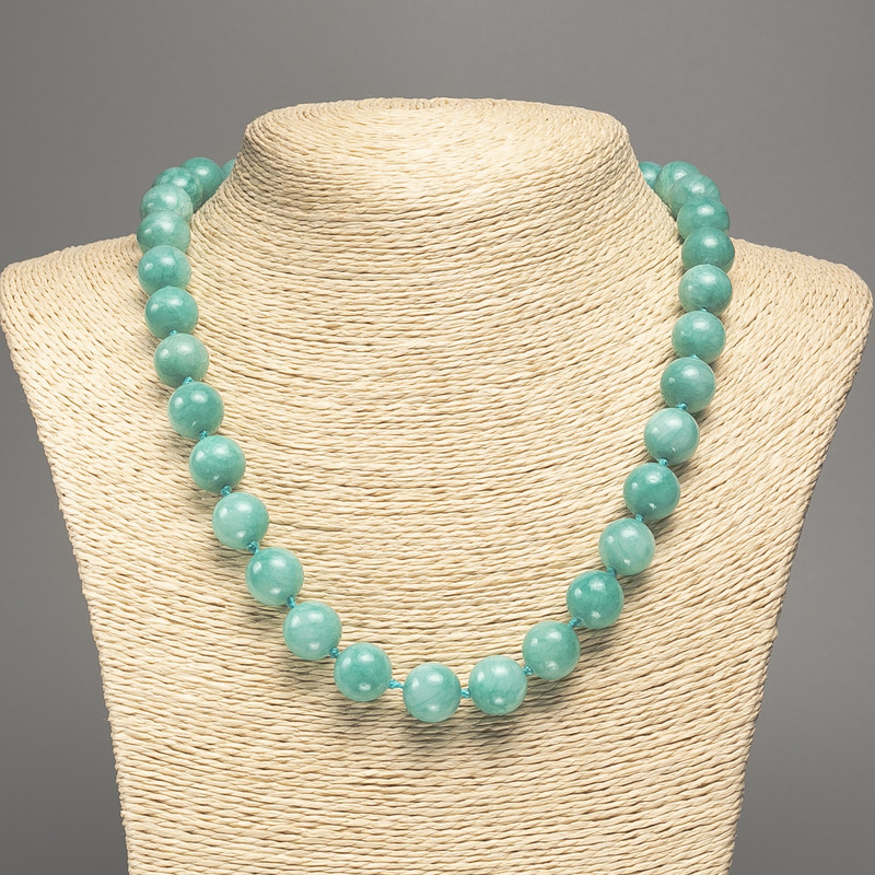 Necklace in light-green 'Aquamarine' smooth beads, 12 mm +/- diameter, 50 cm +/- length, made of white nephrite (synthetic dyed)