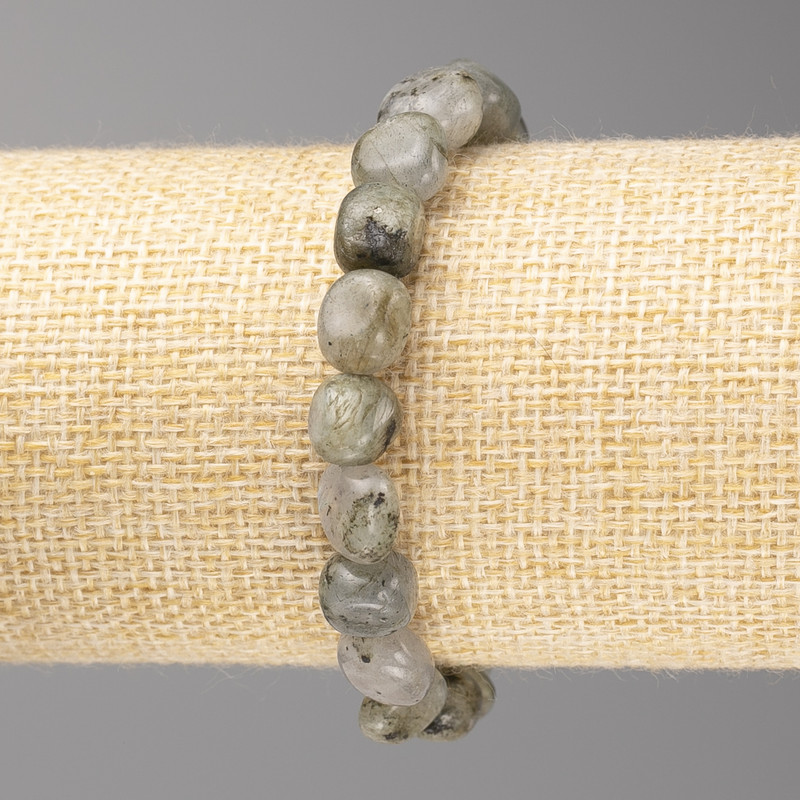 Labradorite stone bracelet, faceted, diameter 10x10 mm ±, on elastic, length 18 cm+
