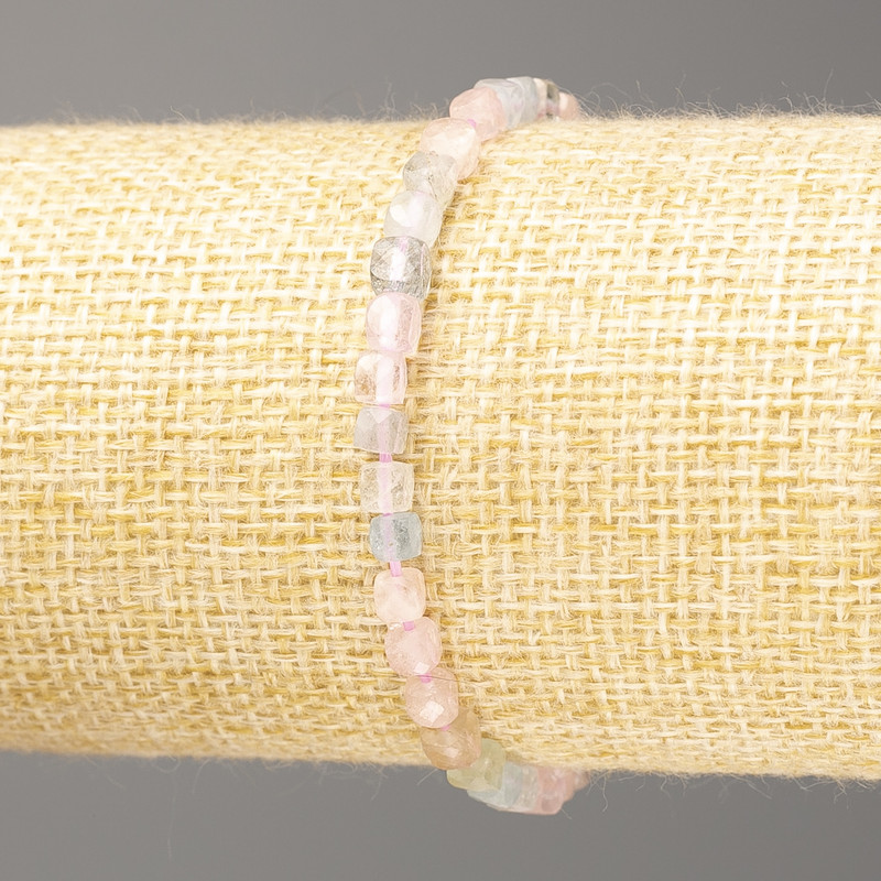 Браслет Морганіт натуральний камінь гранований кубик d 4х4мм+-, довжина 18см (стрейч)