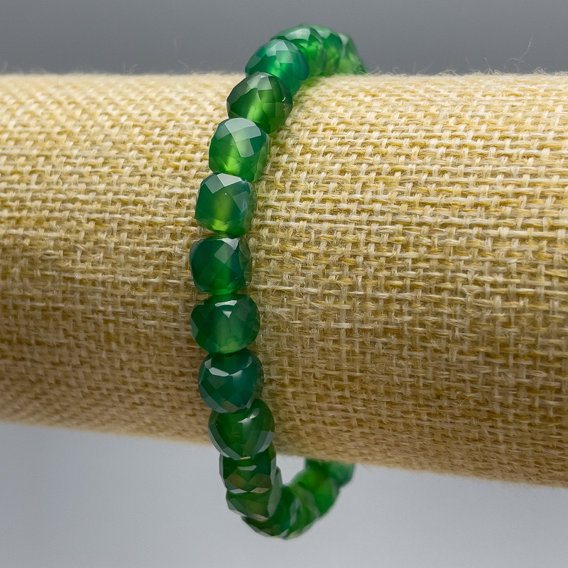 Chrysoprase Bracelet, Natural Stone, Faceted Cubes, Diameter 7 mm, Length 18 cm (Stretch)
