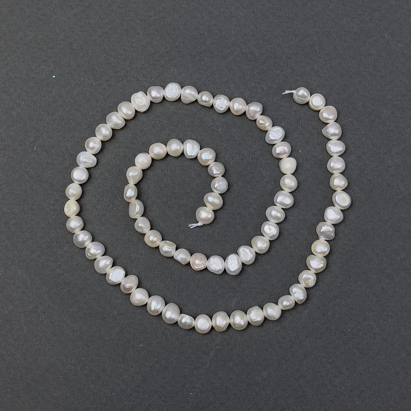 Freshwater pearls with gasoline shade on a thread, diameter 5.5×4.5 mm +/-, length 37 cm +/-