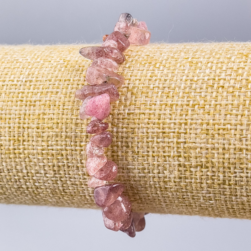 Bracelet with strawberry quartz natural stone chips, diameter 8x4 mm +/-, length 18 cm (stretch)