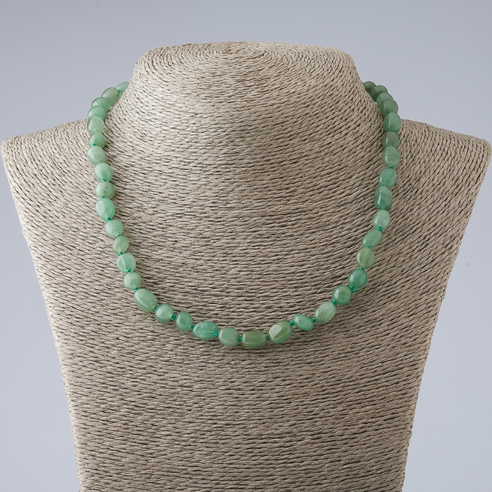 Necklace of natural nephrite stone, rounded facets, diameter 9 mm (+/-), length 47 cm