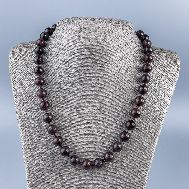 Garnet natural gemstone necklace with a smooth bead, diameter 10.5 mm, length 48 cm