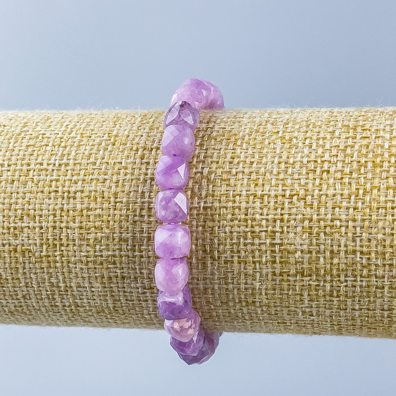 Lepidolite bracelet with natural stone, faceted cube, 7×7 mm, length 18 cm (stretch)