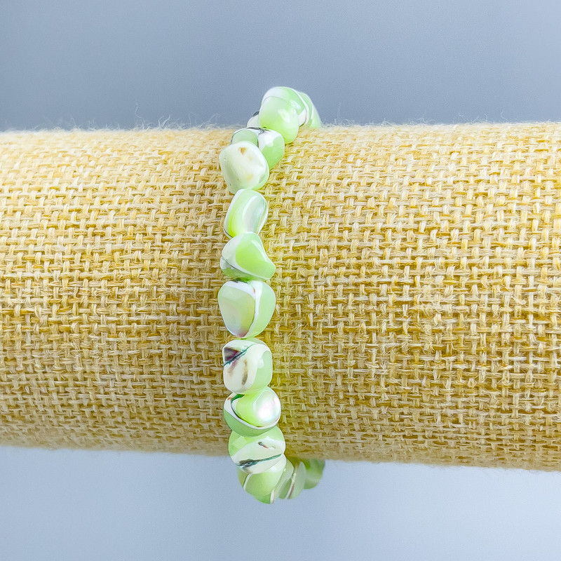 Bracelet with light-green mother-of-pearl, faceted beads, 8x6 mm diameter, length 18 cm (stretch)