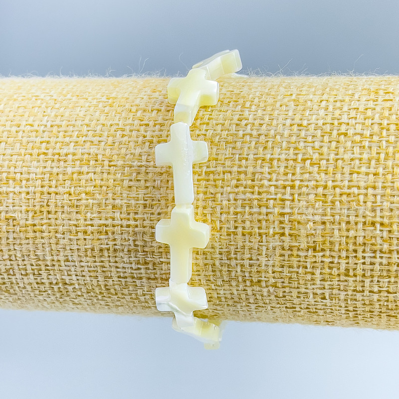 Bracelet with mother-of-pearl in the shape of crosses, diameter 10x15x3, 5 mm ±, length 18 cm (stretch)