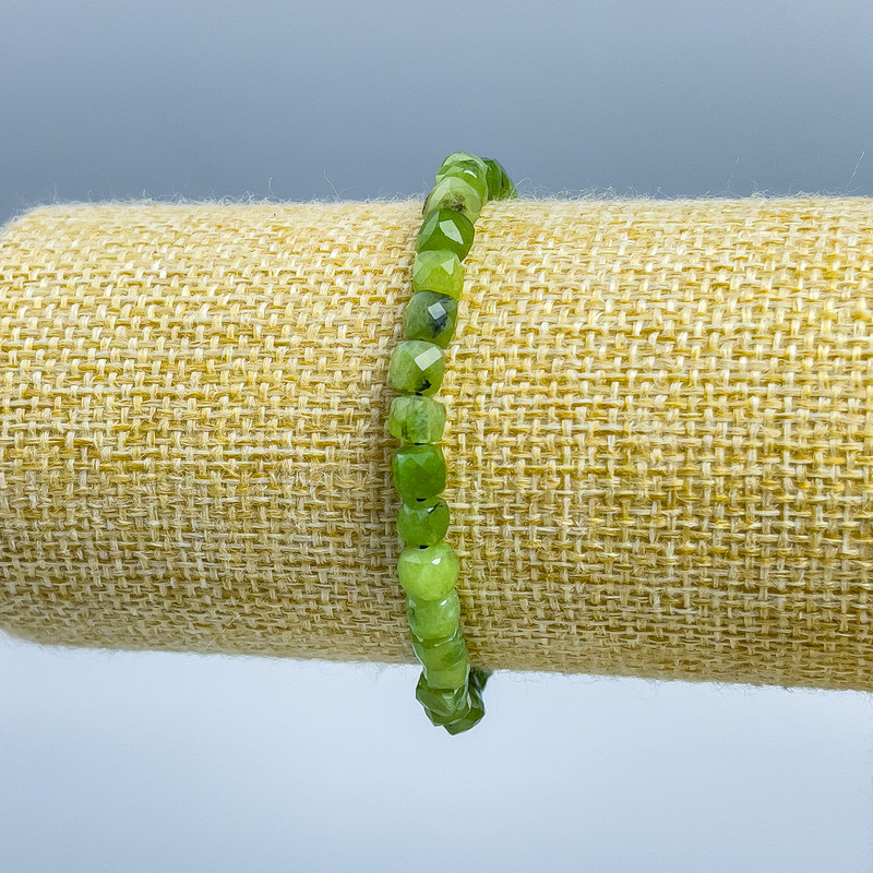 Canadian Jadeite Bracelet, natural stone, faceted cube, 5x5 mm diameter, 18 cm length (stretch)