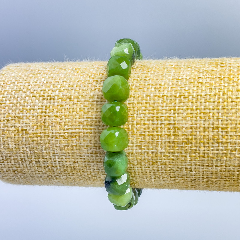 Canadian Jadeite Bracelet, Natural Stone, Faceted Cube Beads, 9x9 mm Diameter, 18 cm Length (Stretch)