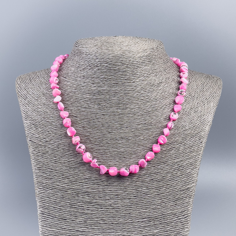 Necklace made of natural mother-of-pearl (toned) raspberry round beads, 8 mm diameter, approx. 48 cm length