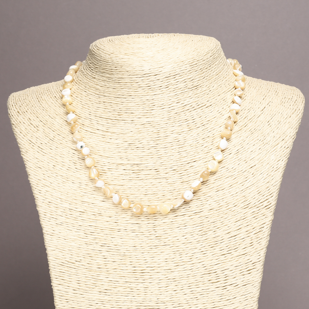 Beige natural mother-of-pearl necklace with round faceting, diameter 7×5 mm, length 45 cm