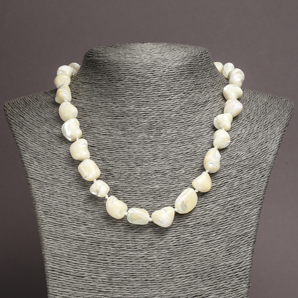 Faceted natural mother-of-pearl necklace, diameter 20x15 mm, length 45 cm+