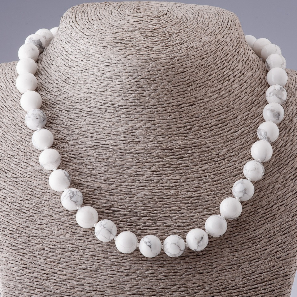Howlite Necklace with Smooth Beads, 10 mm diameter, 45 cm length