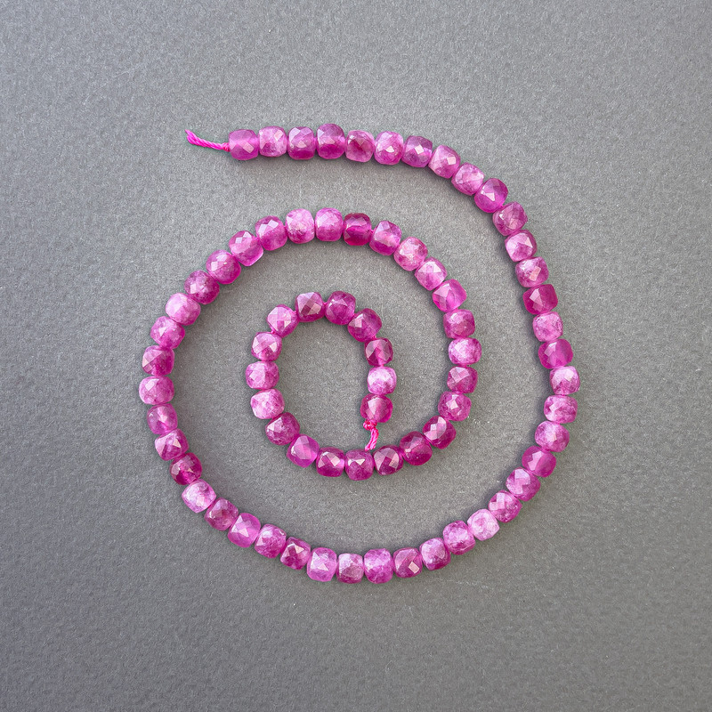 Tourmaline beads, natural stone, faceted cube beads, diameter 5×5 mm, length 38 cm, on a thread