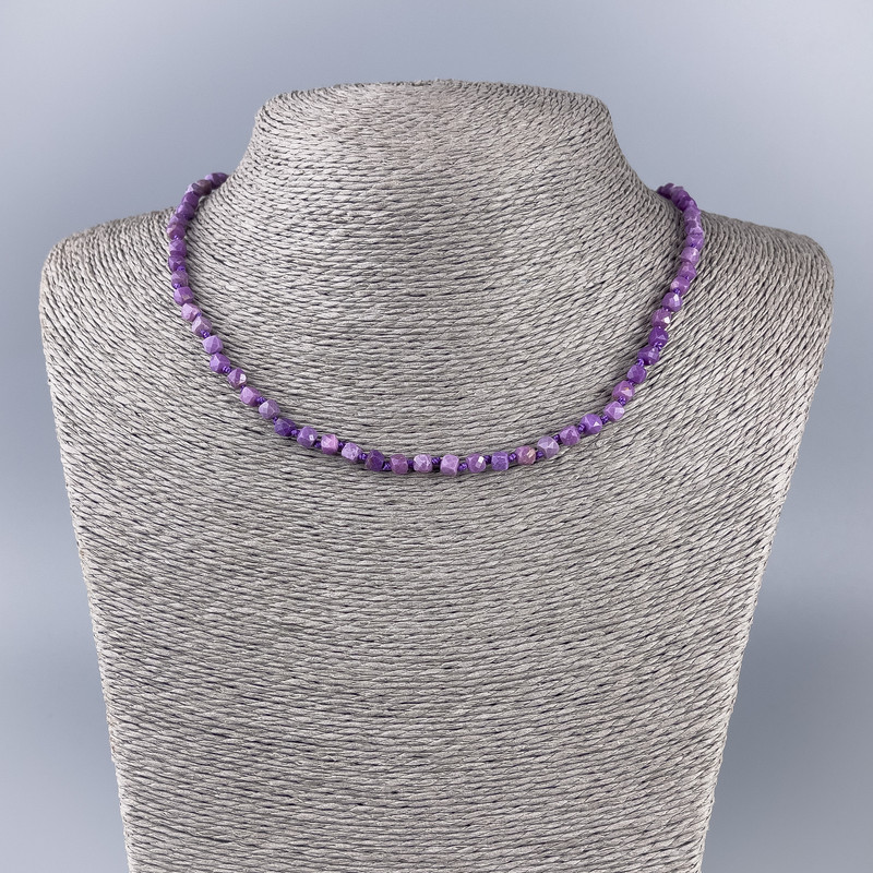 Phosphosiderite Necklace with natural faceted cubic beads, 4x4 mm diameter, length 50 cm