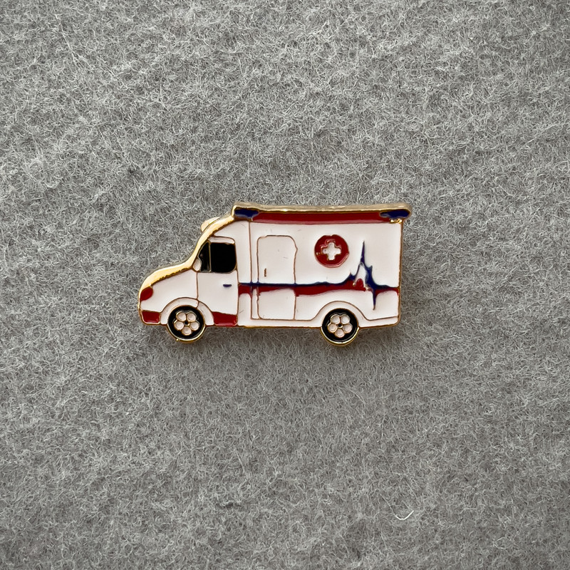 Brooch 'Ambulance' white enamel, golden metal 18×32mm+
