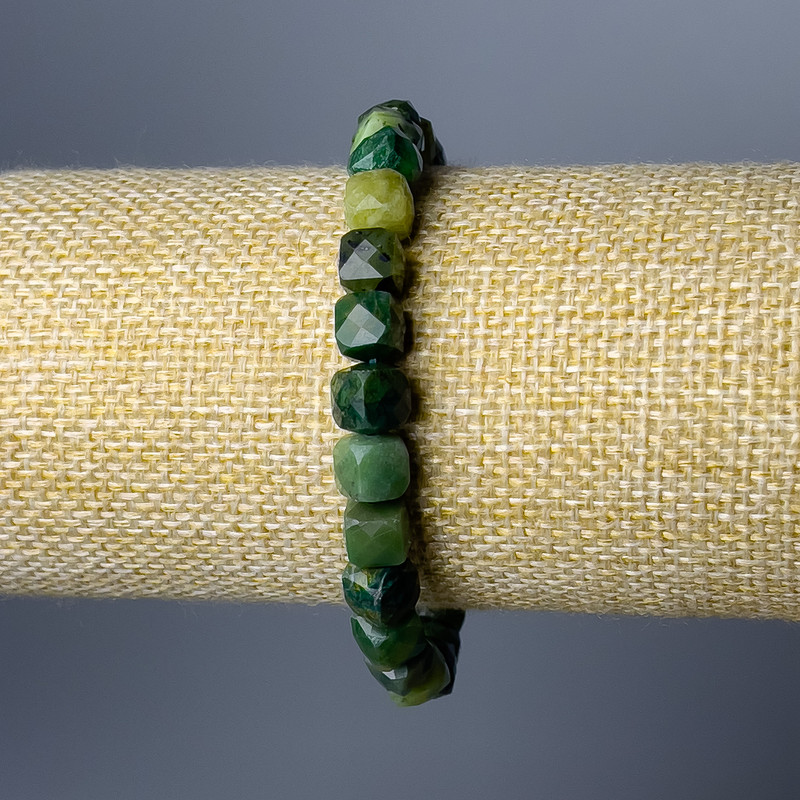 Bracelet assortment of natural stones in faceted cube beads, diameter 7.5 mm, length 18 cm (stretch)