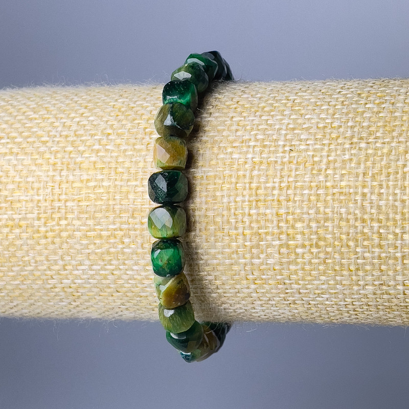 Bracelet with Green Cat's Eye, Natural Stone, Faceted Cubes, 7mm Diameter +/-, 18cm Length (Stretch)