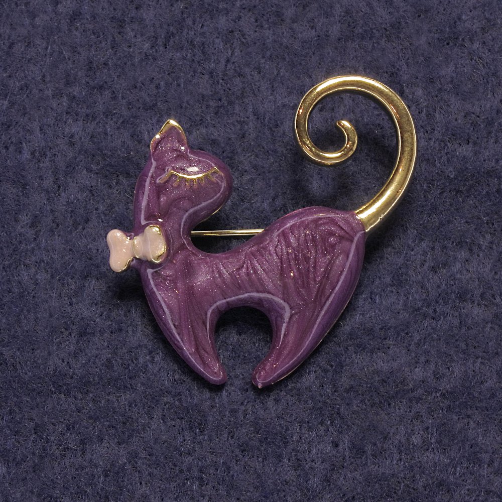 Brooch Kitty Purple Mother-of-Pearl, Golden Metal 37x38mm