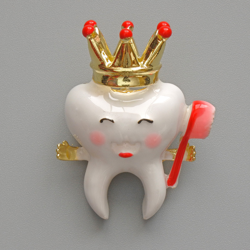 Brooch pendant Tooth with Crown in white, pink, and gold enamel, gold-tone metal 25×32 mm